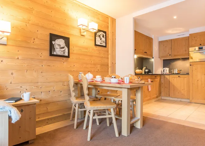 Hotel apartamentowy Pierre & Premium Les Du Forum 4*